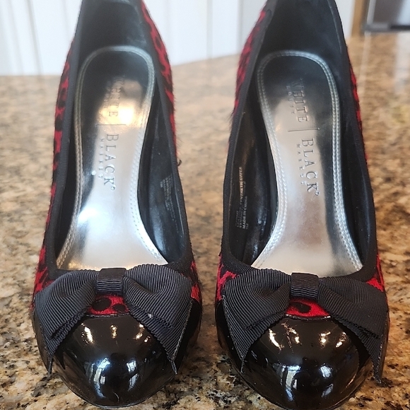 White‎ House Black Market Red and Black Heels with Leopard Print - Picture 3 of 6